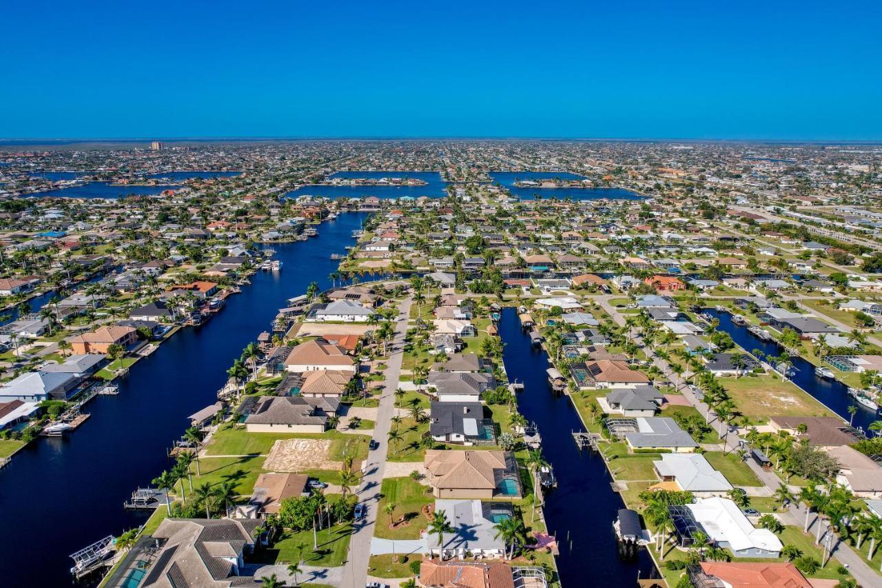 Waterfront Cape Coral Home With Private Pool! Exterior photo