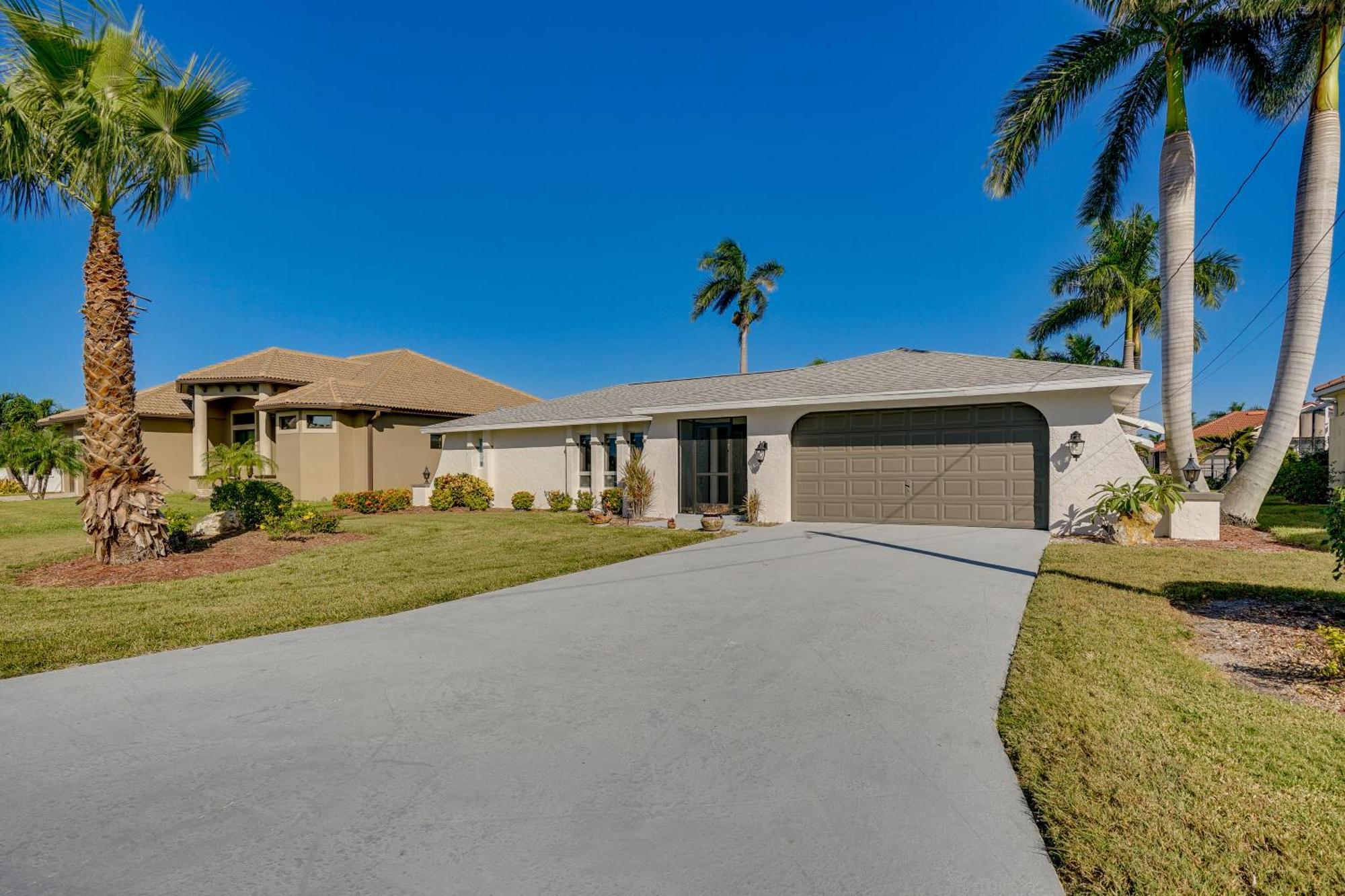 Waterfront Cape Coral Home With Private Pool! Exterior photo