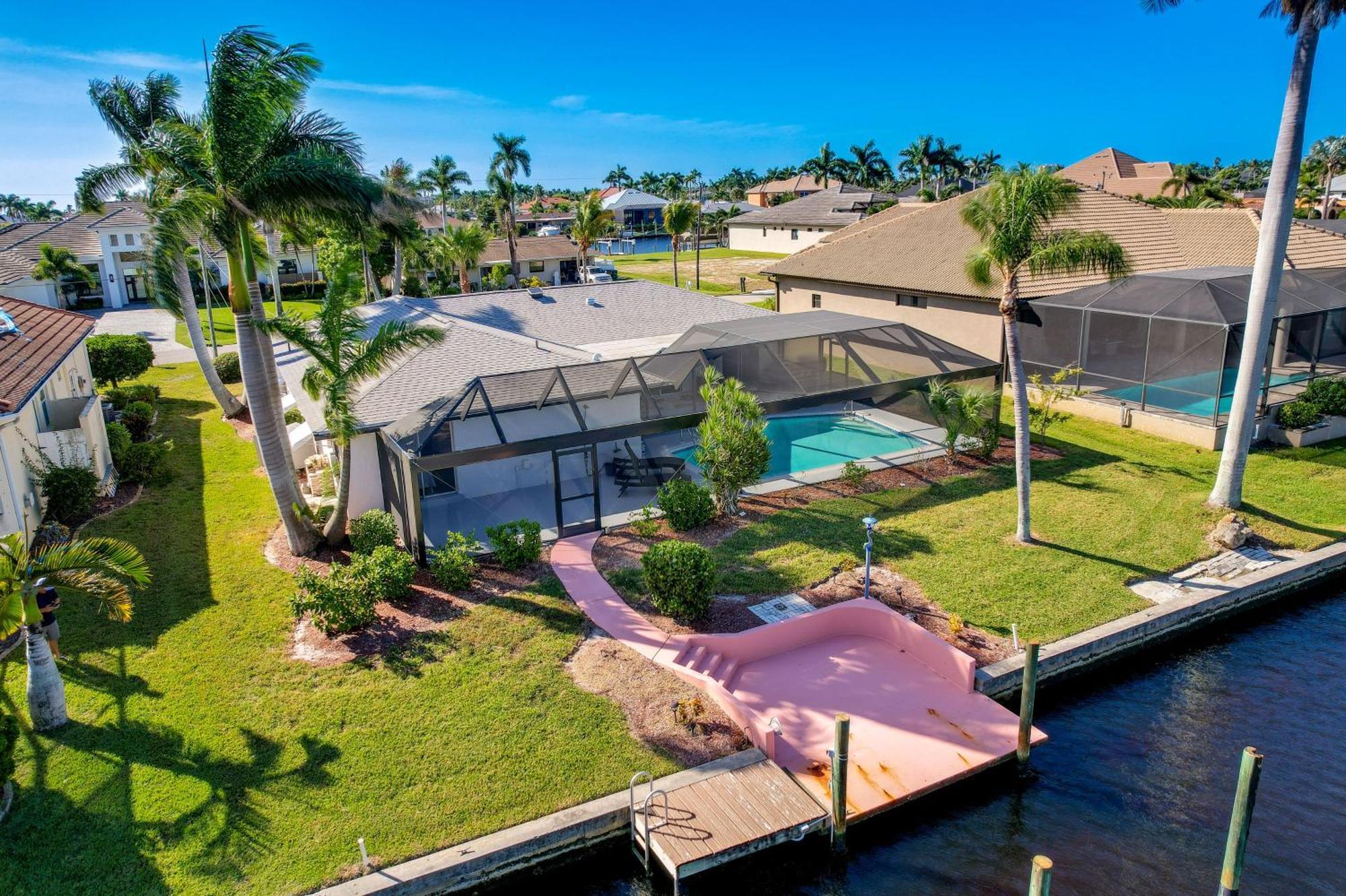 Waterfront Cape Coral Home With Private Pool! Exterior photo